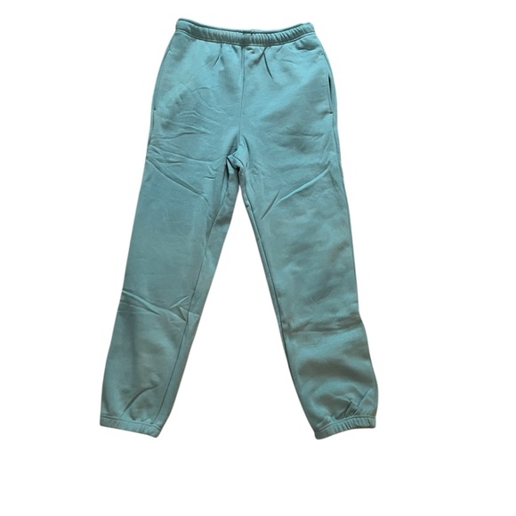 Nia Pants - NIA
Women’s sweatpants
NWT
Size Small